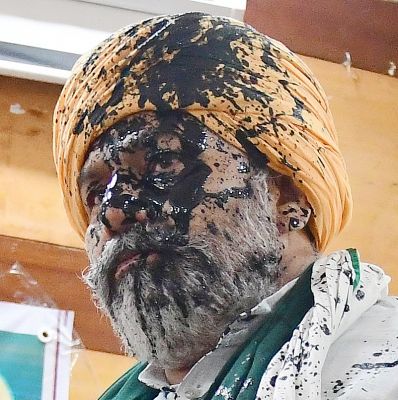 'कन्नड़ में न बोलने पर राकेश टिकैत पर हमला' : आरोपी