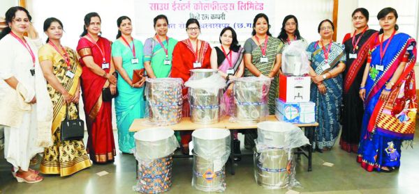 मातृ छाया में श्रद्धा महिला मण्डल ने दी जरूरतमंदों को विविध सामग्री