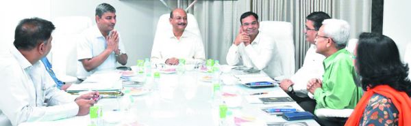 सीव्हीओ सीएमपीएफओ धनबाद द्वारा एसईसीएल सीएमपीएफ संबंधित लंबित प्रकरणों पर समीक्षा