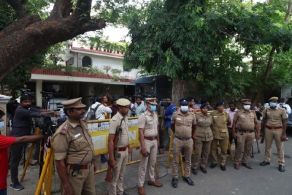 प्रेमी संग मिलकर मां बेचती थी अपनी नाबालिग बेटी का भ्रूण, गिरफ्तार