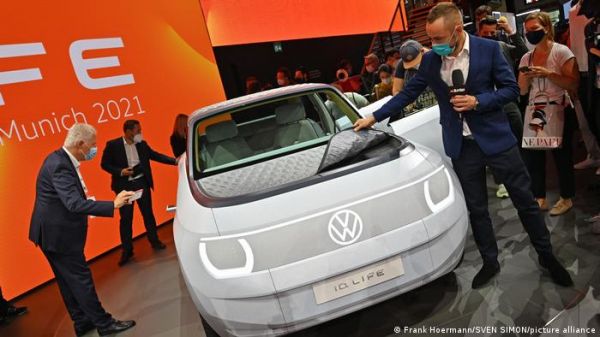 बैटरी बनाम ई-फ्यूलः कौन है बेहतर?