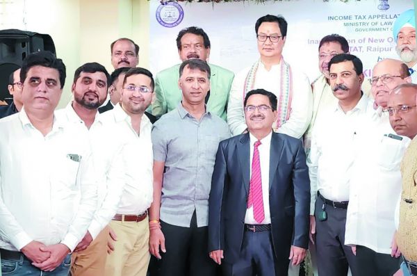 केंद्रीय कानून मंत्री, कानून राज्यमंत्री और सांसद सुनील सोनी से छत्तीसगढ़ चेम्बर की सौजन्य भेंट