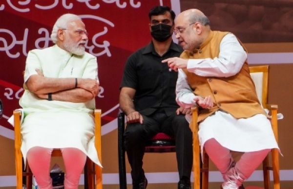 मोदी मैजिक के सहारे गुजरात में रिकॉर्ड जीत हासिल करने की कोशिश में जुटी भाजपा