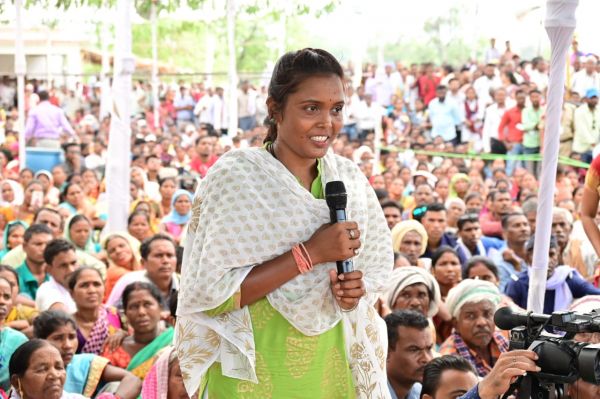 भृत्य पिता की मौत के बाद एक महीने में बेटी को मिली सहायक ग्रेड-3 की अनुकंपा नौकरी