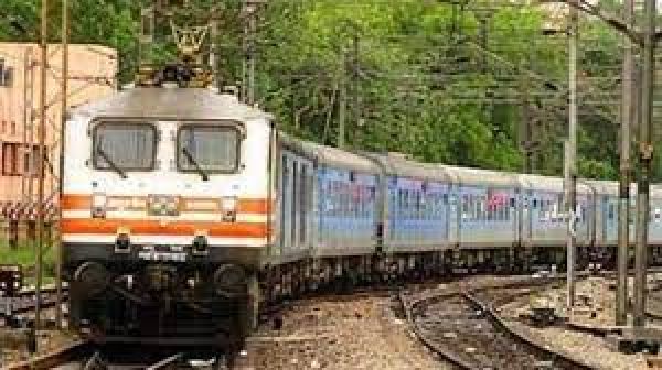 रेलवे ने इस साल 9,000 ट्रेन सेवा रद्द की: आरटीआई