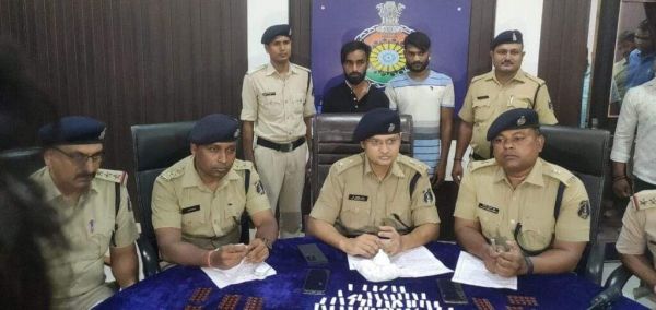  बाइक से घूम-घूमकर नशे का करते थे कारोबार, 4 बंदी