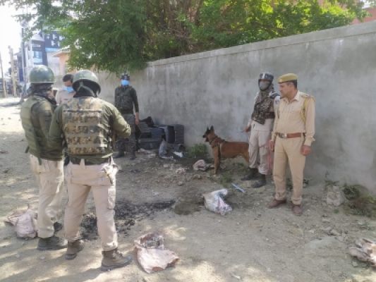 जम्मू-कश्मीर पुलिस ने आईईडी विस्फोट मामले का किया खुलासा, 4 आतंकियों को किया गिरफ्तार