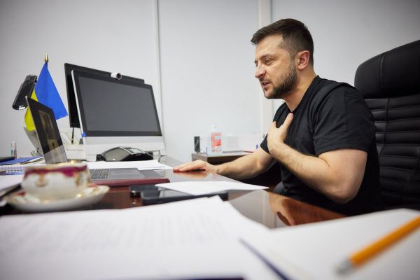 रूस के साथ लड़ाई में रोज़ मारे जा रहे 100 से 200 यूक्रेनी सैनिक, ज़ेलेंस्की के सहयोगी का दावा