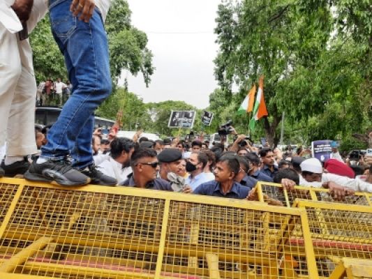 ईडी दफ्तर पहुंचे राहुल गांधी