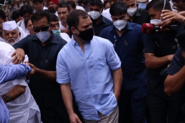 ईडी की तीन सदस्यीय टीम राहुल गांधी से कर रही पूछताछ