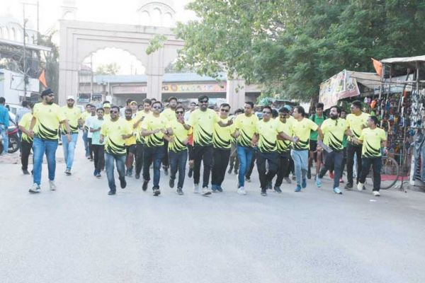 नशे के खिलाफ नांदगांव ने लगाई दौड़, निजात रन में सभी का मिला पुलिस को साथ