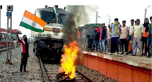 जी हुजूर सरकार की मुसीबत