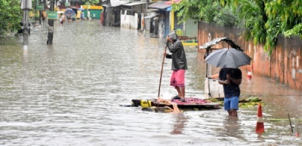असम में बारिश का कहर जारी, कई स्थानों पर भूस्खलन