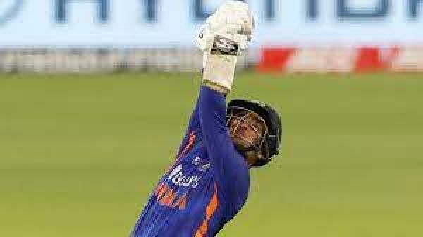 पांचवें टी20 मैच में भारत की पहले बल्लेबाज़ी, दोनों ओपनर आउट