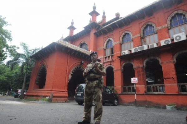 मद्रास हाईकोर्ट ने अन्नाद्रमुक की आम परिषद को उपनियमों में संशोधन करने से रोका