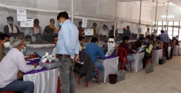 उपचुनाव मतगणना : 3 लोकसभा, 7 विधानसभा सीटों पर वोटों की गिनती जारी