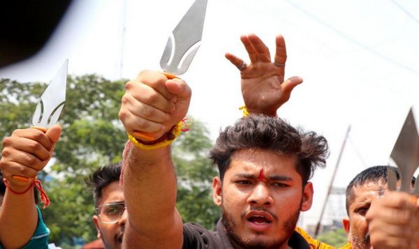 भारत में क्यों चलाएं धर्मयुद्ध?