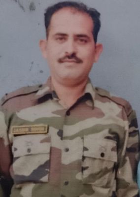 जम्मू-कश्मीर में आतंकवादियों से लड़ते हुए शहीद जवान के लिए शोक सभा की गई आयोजित
