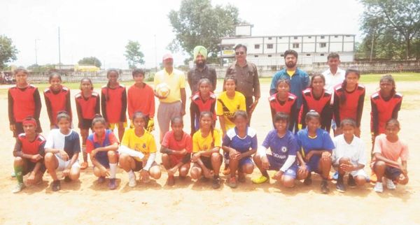 फुटबॉल स्पर्धा : 8 टीमों से 128 खिलाड़ी हुए शामिल