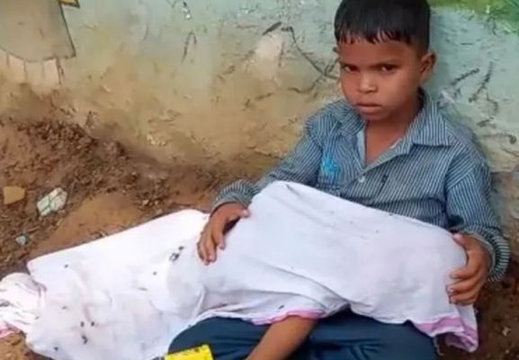 ‘छत्तीसगढ़’ का संपादकीय : ...हिन्दुस्तानियों के सीने का फौलाद परखने वाली तस्वीर