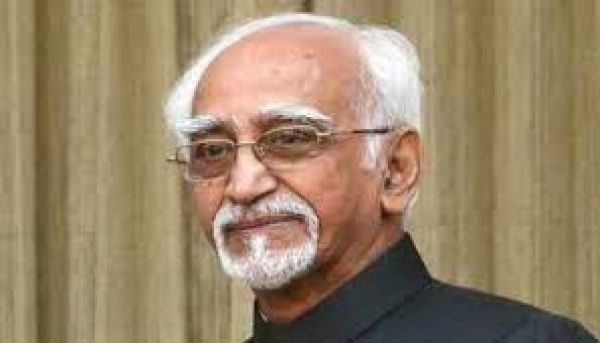 पाकिस्तानी पत्रकार के दावों पर बीजेपी ने हामिद अंसारी और कांग्रेस को कठघरे में खड़ा किया