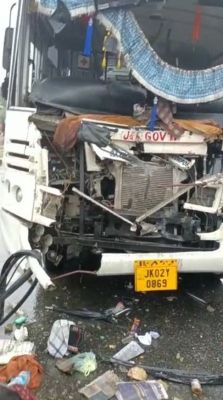 जम्मू-कश्मीर के कुलगाम में सड़क हादसे में 20 अमरनाथ तीर्थयात्री घायल