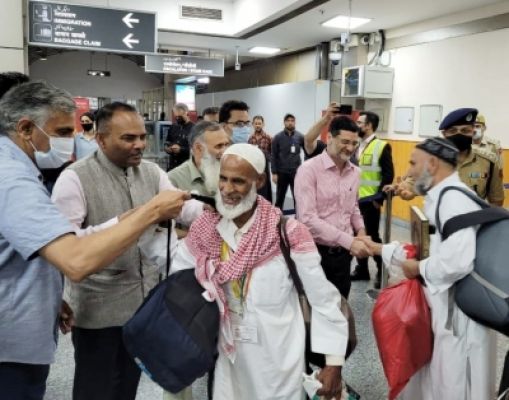 हज यात्रा कर 145 यात्री श्रीनगर लौटे