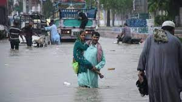 पाकिस्तान में भारी बारिश से बाढ़, कई घर हुए तबाह