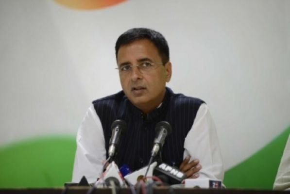 आधार को वोटर कार्ड से जोड़ने को चुनौती देने वाली सुरजेवाला की याचिका पर सुप्रीम कोर्ट ने कहा- 'हाईकोर्ट जाइए'