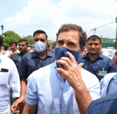 हिरासत में लिये गये राहुल गांधी सहित लगभग 50 सांसदों को किंग्सवे कैंप में रखा गया (लीड-2)