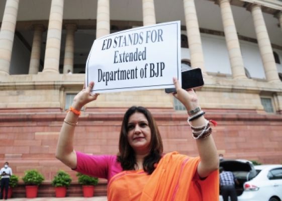 संजय राउत की गिरफ्तारी साजिश, विरोधियों को चुप कराने की कोशिश : प्रियंका चतुर्वेदी