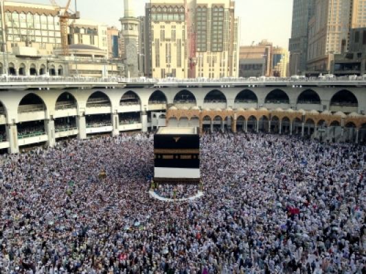 तेलुगू यूट्यूबर के मक्का में प्रवेश करने के दावे पर छिड़ा विवाद