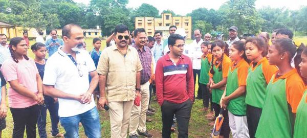 बालिका क्रिकेट में हाई स्कूल खोरखोसा व वॉलीबॉल में ग्रामीणों की टीम विजेता