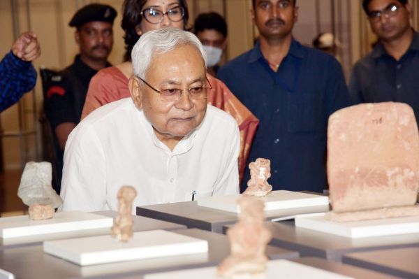 नीतीश कुमार के पाला बदलने की वजह क्या है?