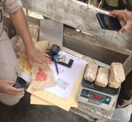 बीएसएफ ने असम में भारी मात्रा में प्रतिबंधित ड्रग याबा टैबलेट जब्त की, तस्कर गिरफ्तार