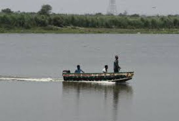 पाकिस्तानी नौसेना ने भारतीय जहाज पर सवार 9 लोगों की बचाई जान: रिपोर्ट