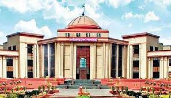 बस्ती से हटाई तो स्कूल के पास खोल दी शराब दुकान, हाईकोर्ट में फैसला सुरक्षित  