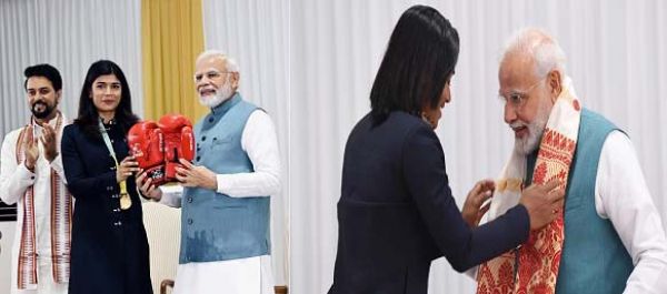 निकहत ने प्रधानमंत्री मोदी को मुक्केबाजी दस्ताने और हिमा ने पारंपरिक गमछा भेंट किया