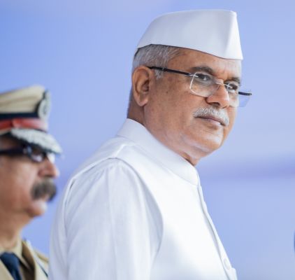 दो रंगियों के हाथों में तिरंगा लहरा रहा - सीएम बघेल 