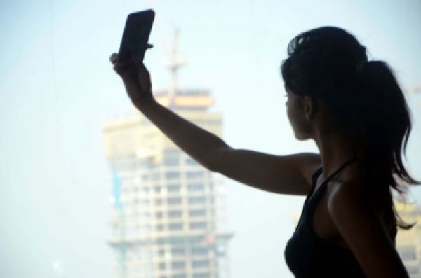 बैतूल में सेल्फी लेने के चक्कर में गई युवती की जान