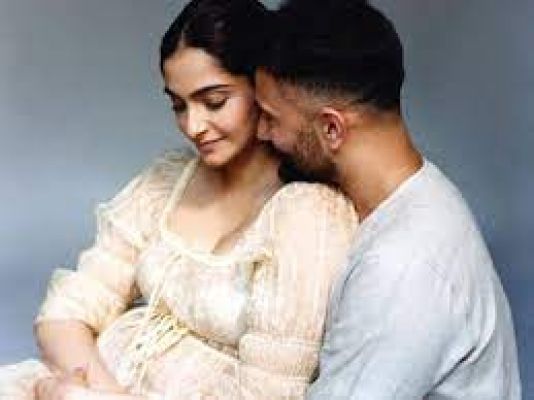 अभिनेत्री सोनम कपूर ने बेटे को जन्म दिया