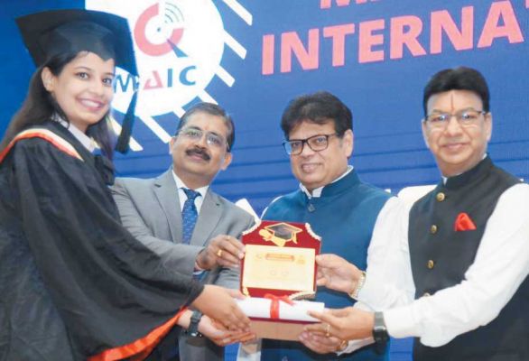 प्रथम वर्ष विद्यार्थियों के लिए मैक में इडक्शन