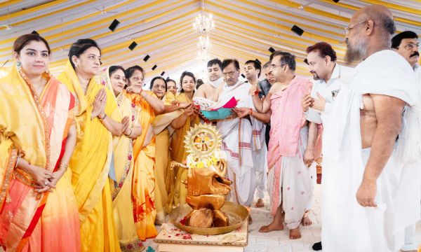 विद्यादायिनी माँ सरस्वती का हजारों ने किया अष्टप्रकारी महापूजन