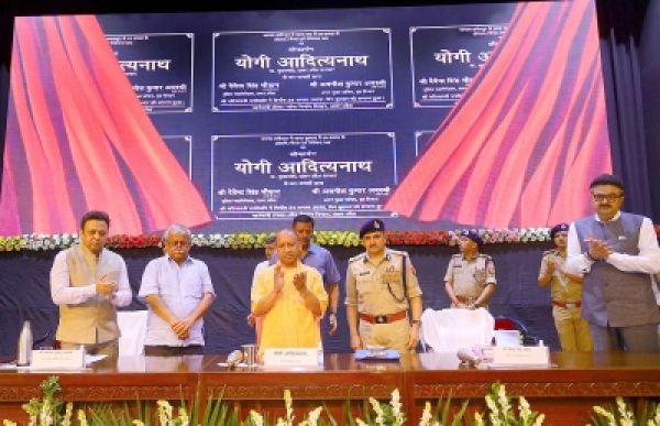 योगी ने यूपी में पुलिस विभाग के 144 भवनों का किया उद्घाटन
