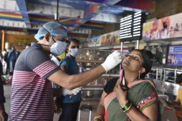 भारत में कोविड-19 के 9,520 नए मामले दर्ज, 41 मौतें