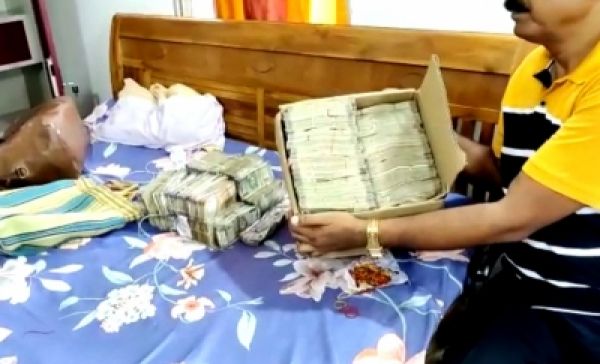बिहार में इंजीनियर के घर निगरानी विभाग की छापेमारी, बड़ी संख्या में नकदी बरामद