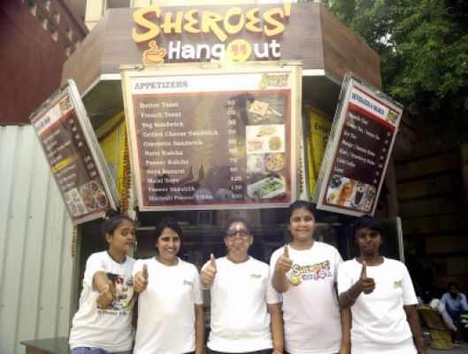 शीरोज हैंगआउट कैफे : एसिड अटैक सरवाइवर्स के जीत की दास्तान