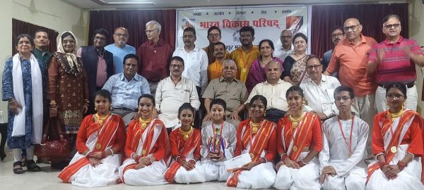 समूह गान स्पर्धा में डीपीएस की छात्राएं प्रथम स्थान पर 