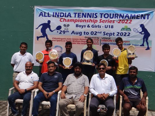 प्रद्युमन सिंगल्स-डबल्स में, पाखी भट्ट  सिंगल्स के विजेता