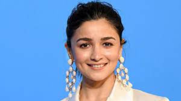 आलिया भट्ट की सफलता का राज़ क्या है, और क्या है उनका जर्मनी कनेक्शन